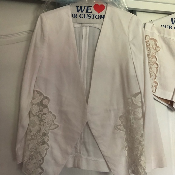 Alice and Olivia Blazer and Short Set - Picture 2 of 13